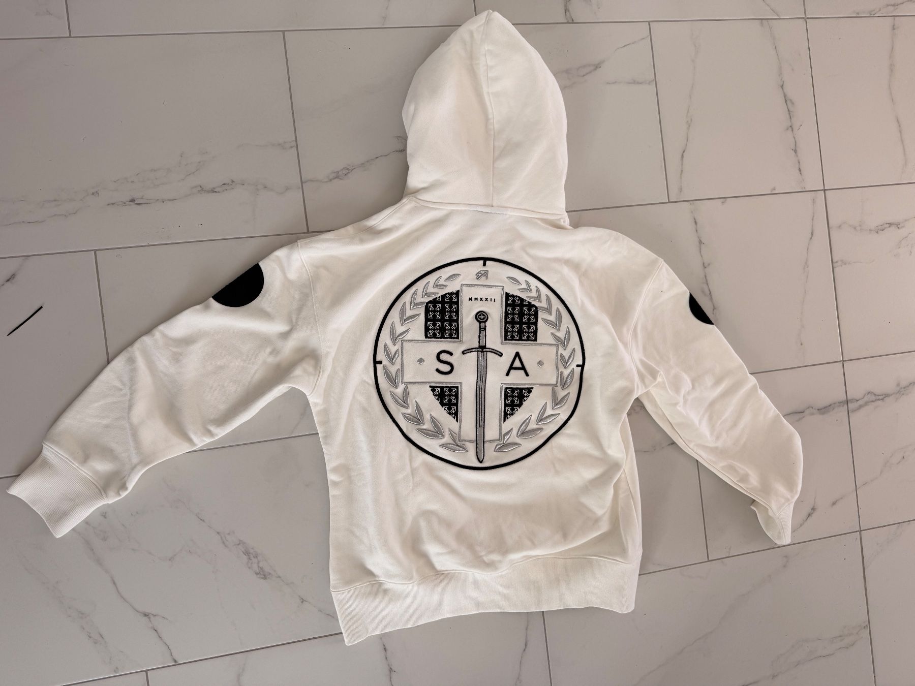 Maglioni & Felpe: Sweat à capuche  SWISS TRAINING ACADEMY édition limitée – Usato da Bévilard venduto da min_Bron