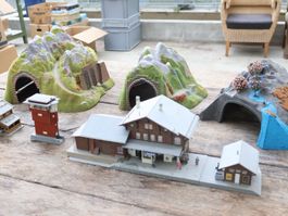 NOCH/Kibri SBB Bahnhof + Tunnel + Häuser H0