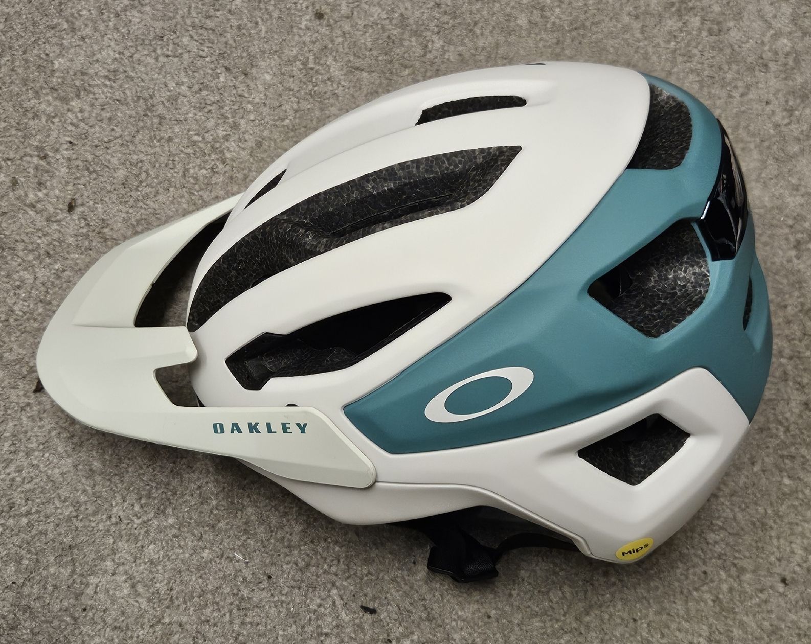 Oakley Caschi: Fahrradhelm Oakley DRT3  – Nuovo (secondo la descrizione) da Dachsen venduto da Topparts1 1