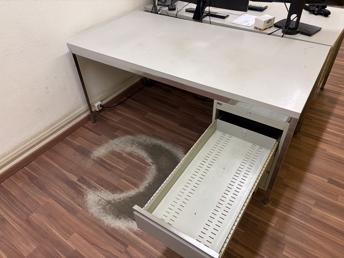 Schreibtische: Tisch Bürotisch – Gebraucht aus Klingnau von Simongross86 1