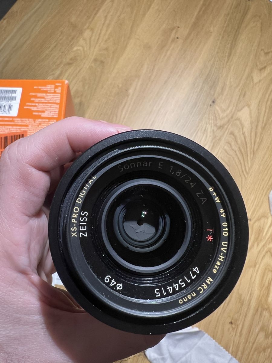 Sony Obiettivi: Objectif Sony E-mount 24mm F1.8 ZA – Usato da Neuchâtel venduto da compadri 1