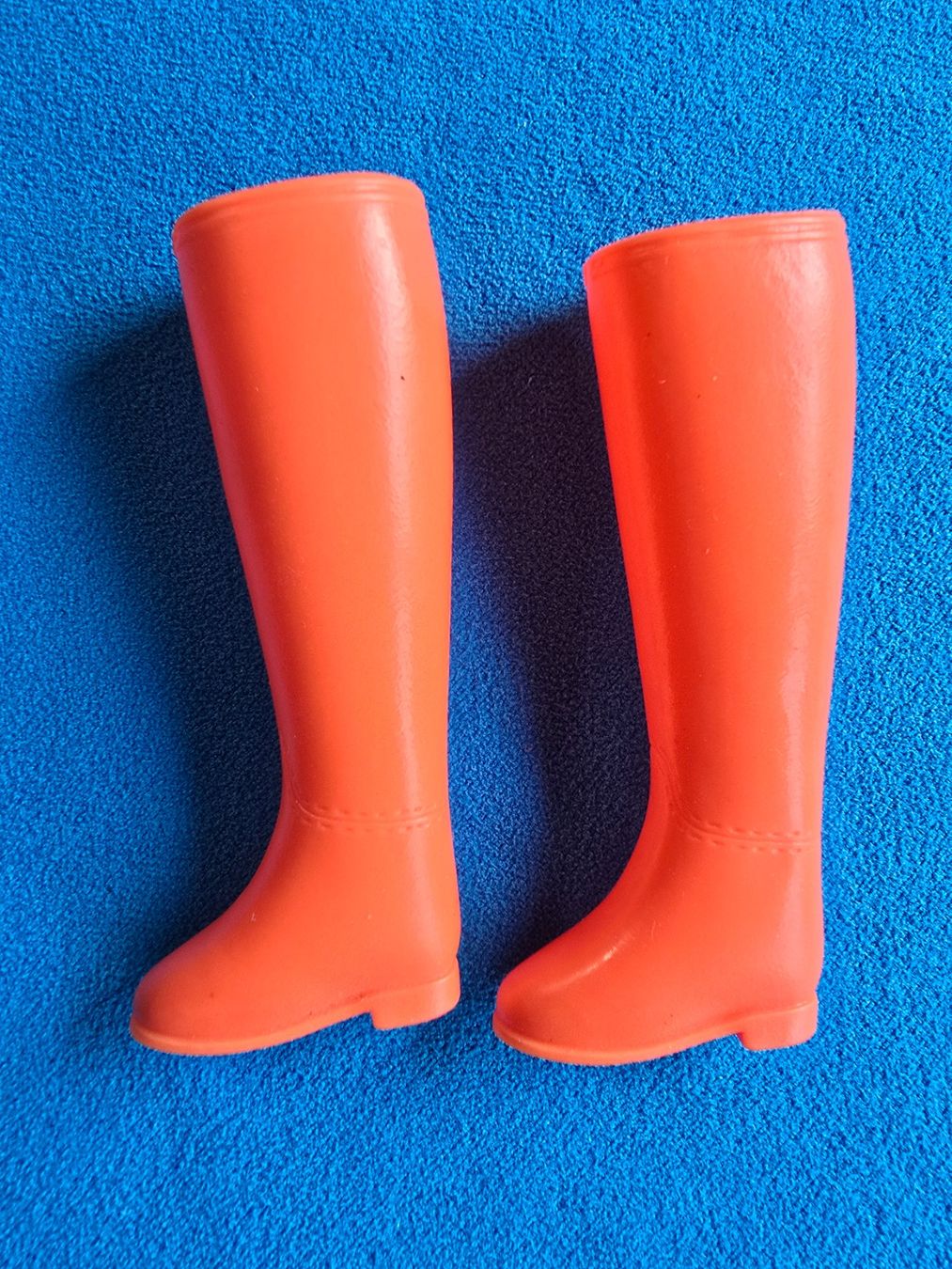 Poupées: Bottes de poupée Barbie orange – D'occasion à versoix par moonkey02