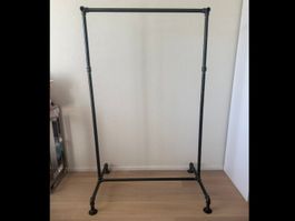 Kleiderständer aus Stahlrohr – Industrial / Loft Style