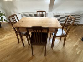 4 antike Stühle mit Tisch