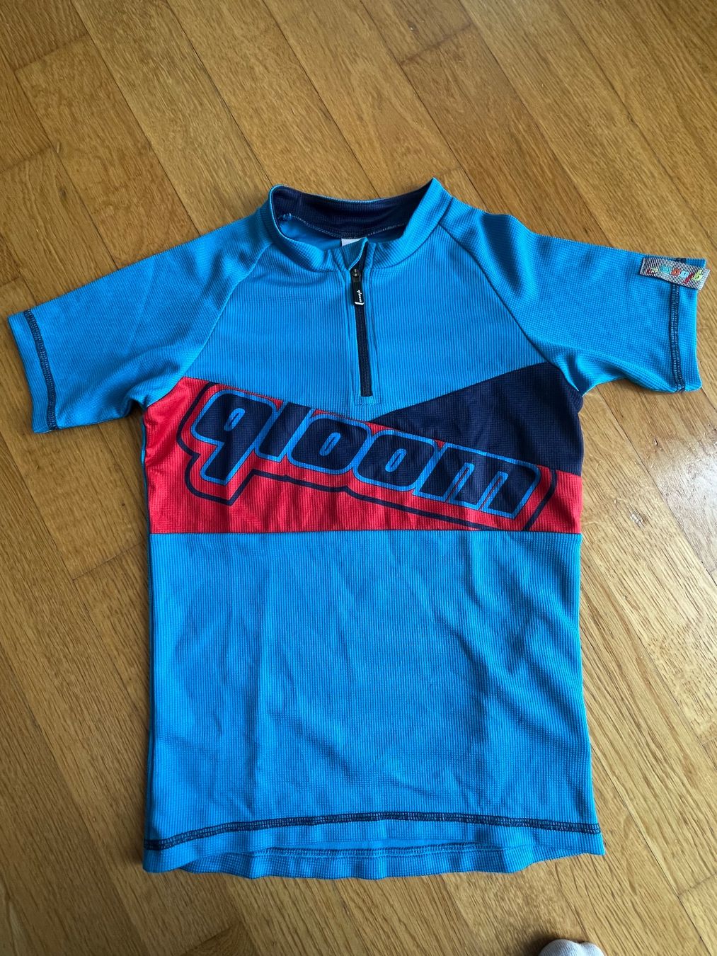Qloom T-shirt: Qloom Bikeshirt Gr. 128 – Usato da Jona venduto da Eve10