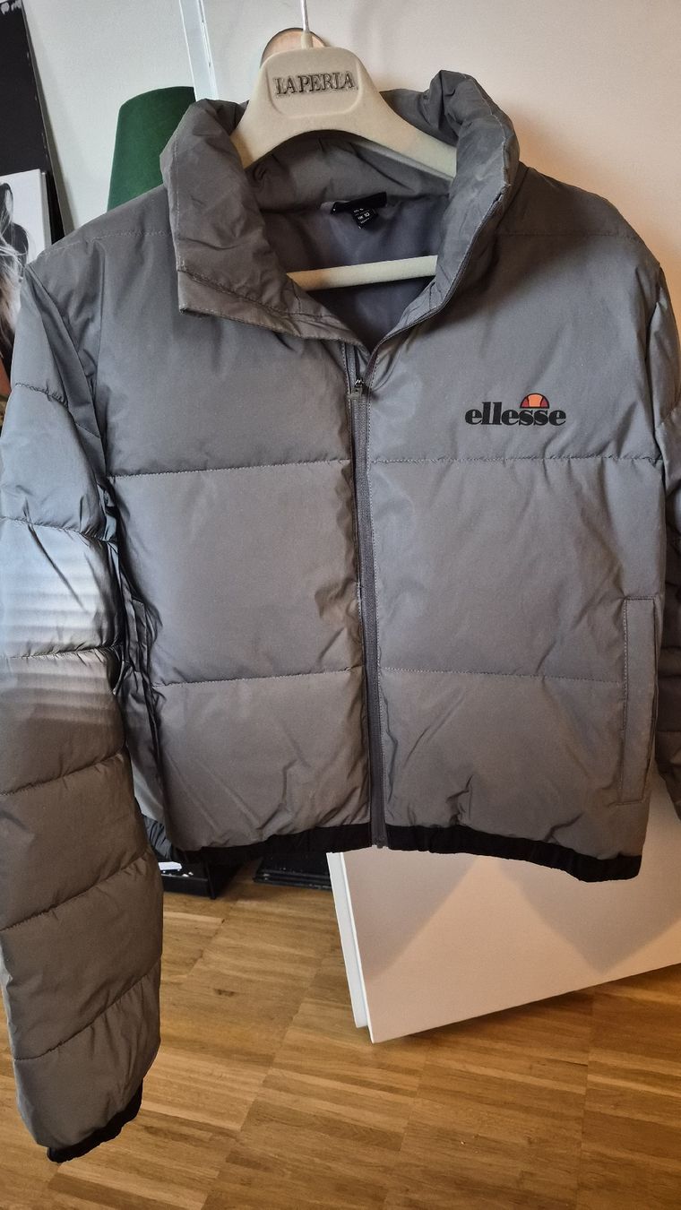 Ellesse Giacche: Ellesse Steppjacke grau Damen Grösse S – Usato da Zürich venduto da Ant72 1