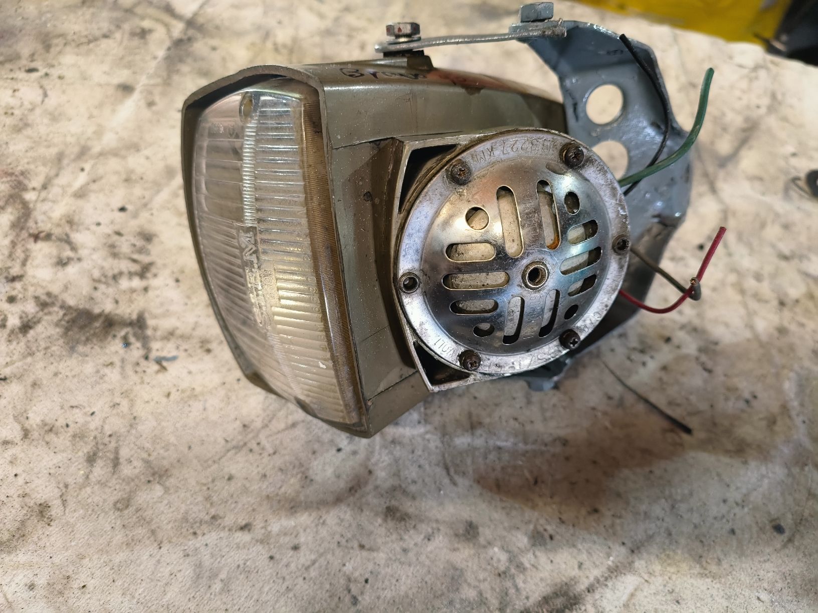 Piaggio Parti ricambio per ciclomotori: Antik Piaggio Lampe mit Horn – Usato da Fulenbach venduto da Elektronik 4