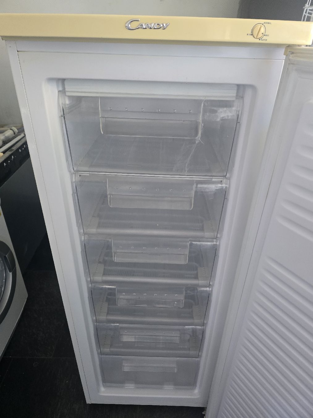 Candy Congelatori: Gefrierschrank CANDY 165 Lit. – Usato da Oberburg venduto da B-2 3