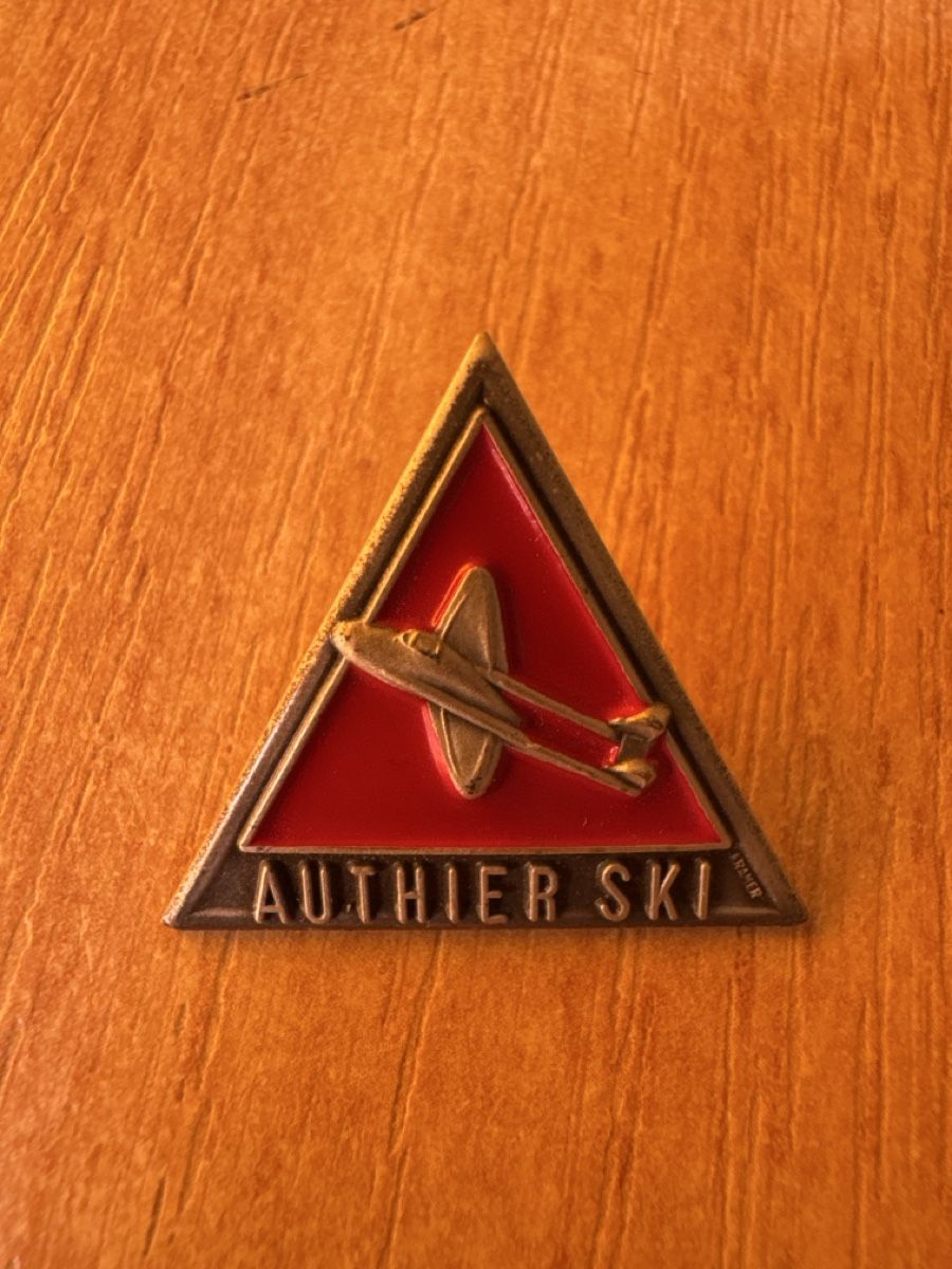 Plaketten & Abzeichen: Pin’s Authier Ski  Kramer Authier Vampire  – Gebraucht aus GRAND - LANCY von petitpain67