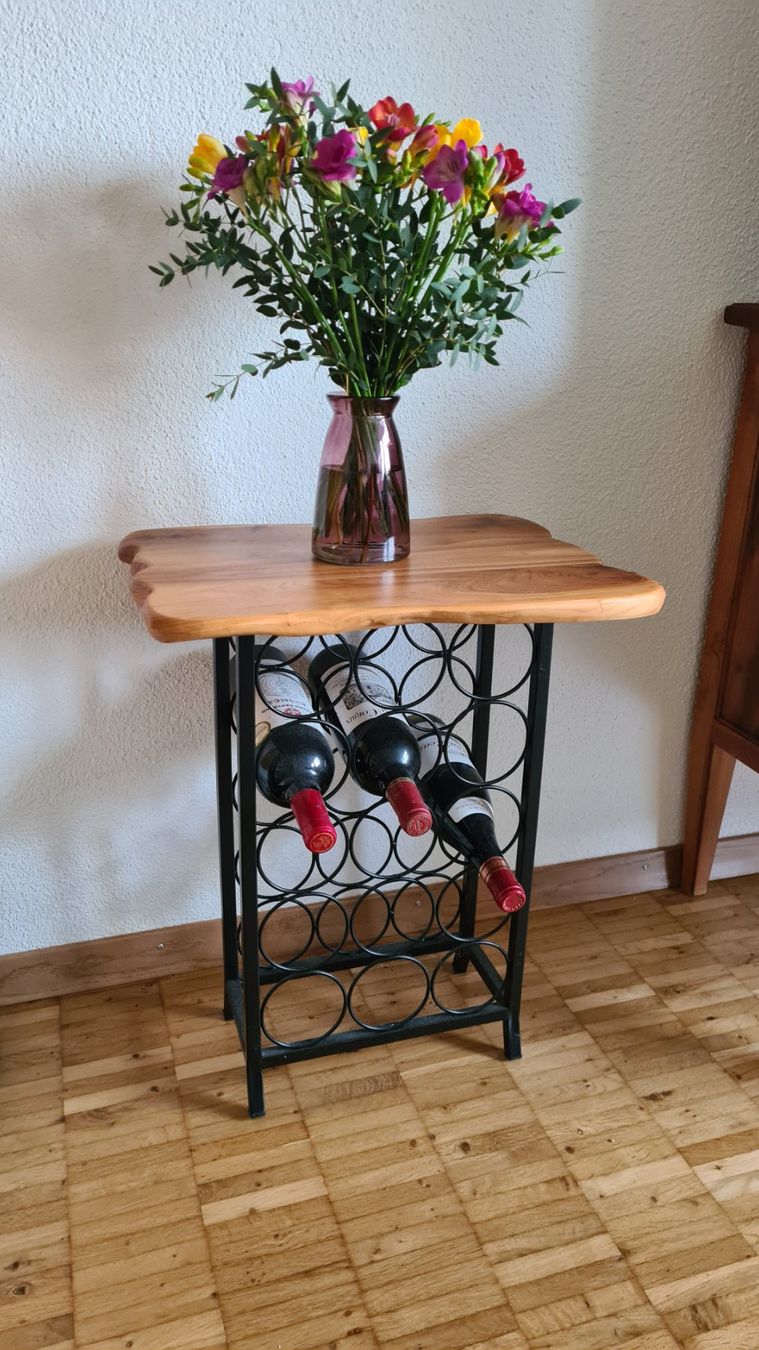 Regale: Weinregal mit Ablage aus Massivholz – Gebraucht aus Horw von Delro