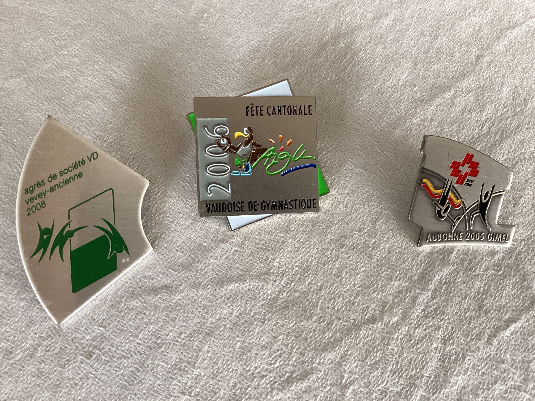 Plaketten & Abzeichen: Pins – Gebraucht aus Pully von claddagh 1