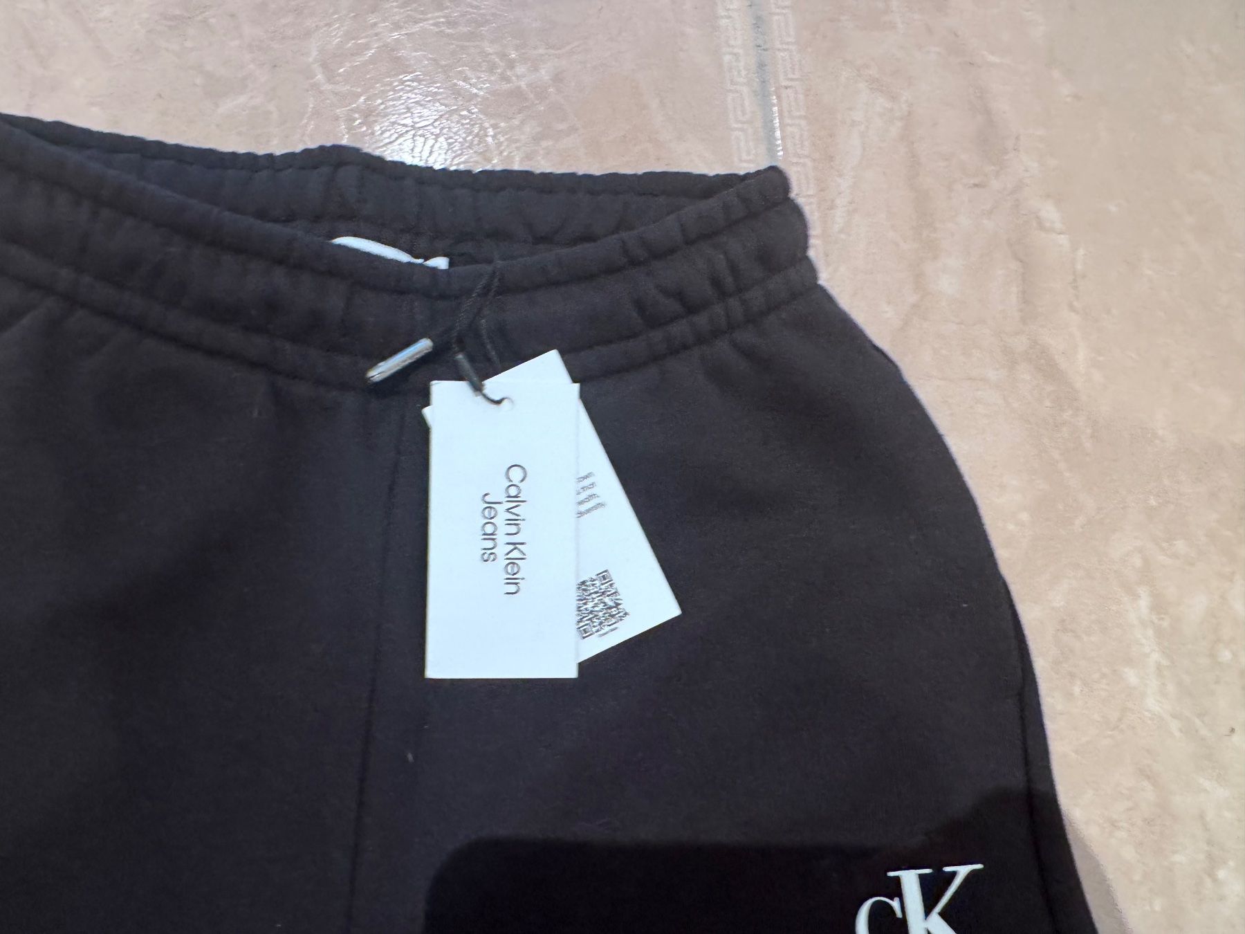 Calvin Klein Pantaloni: Calvin Klein neue Trainerhose, 14J 164 – Nuovo e nell'imballaggio originale da Klingnau venduto da Markus14 2