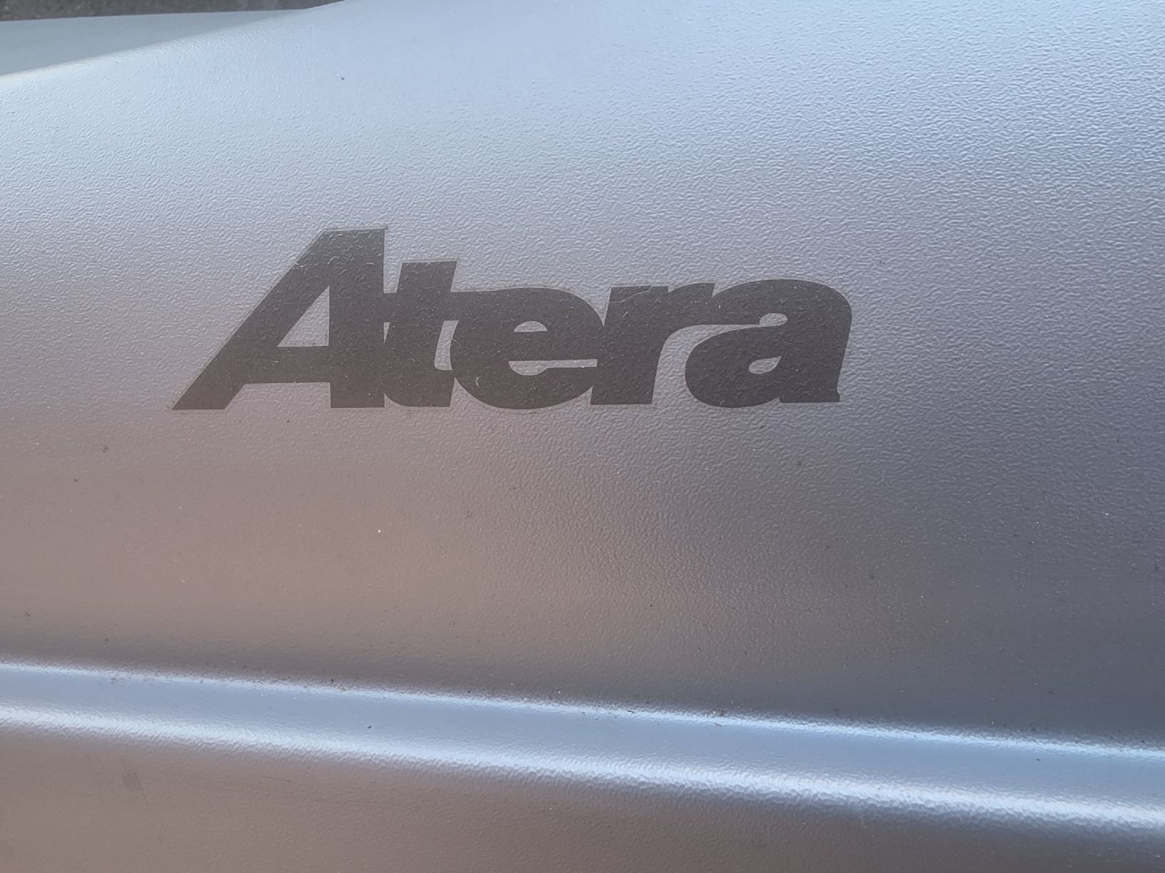 Atera Box da tetto: Dachbox Atera silber matt abschliessbar min. 2 grosse Koffer – Usato da Grosswangen venduto da Bitubo 1