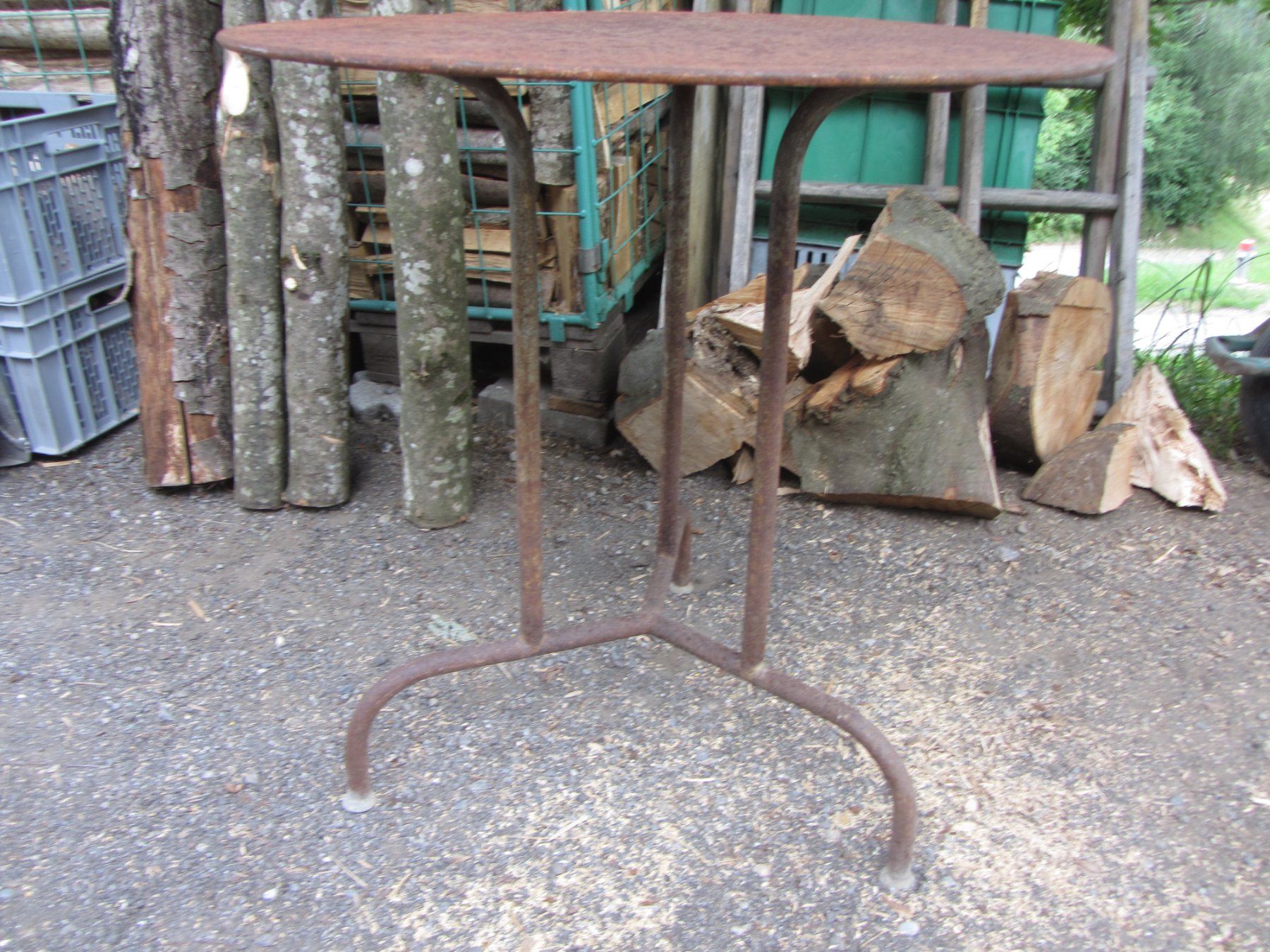 Tables: Alter Blechtisch – D'occasion à Wolfhalden par Quiria68 2