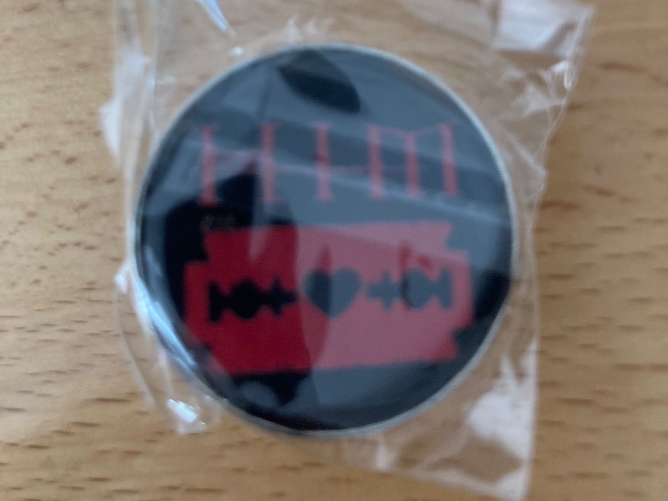 Broschen & Nadeln: HIM Pin Anstecker Punk Rock Metal Pop – Neu (gemäss Beschreibung) aus Horn von abutre72