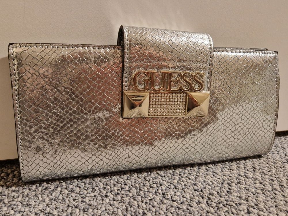Guess Clutch Silber NEUU!!! Kaufen auf Ricardo