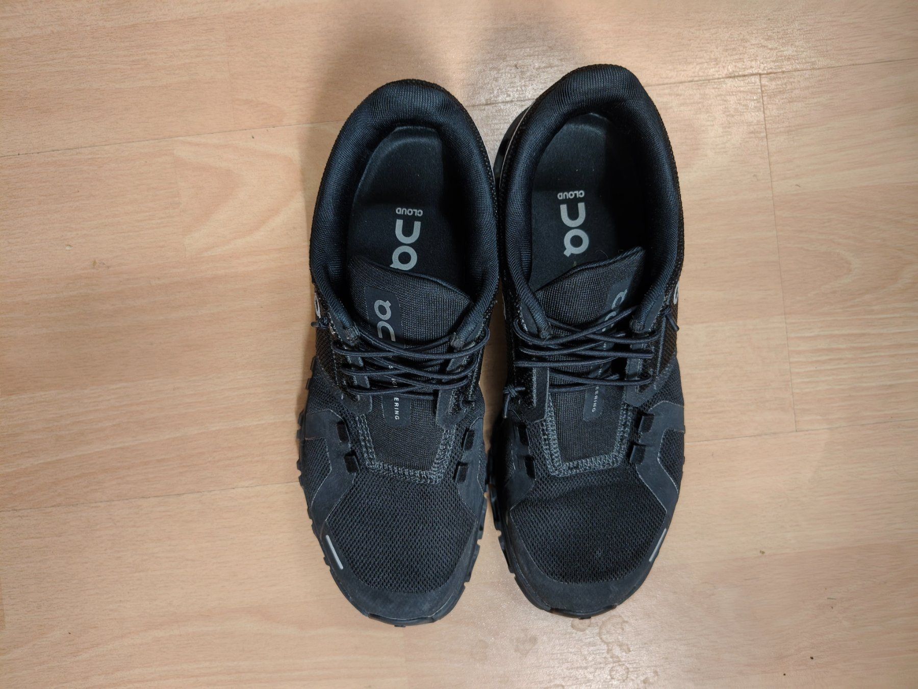 On Damenschuhe: ON Schuhe Damen – Gebraucht aus Montlingen von Nikita-Sidney