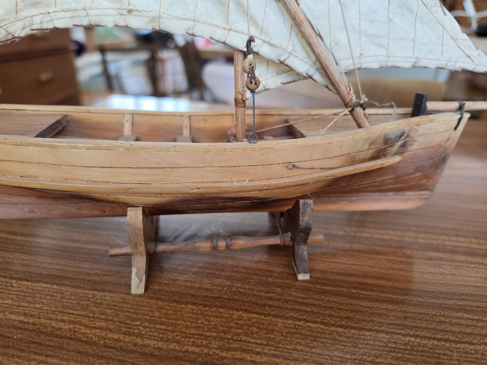 Kit di modellismo & Modellini statici: Segelschiff Modell aus Holz mit Ständer.. – Usato da Mettlen venduto da elios0888 1