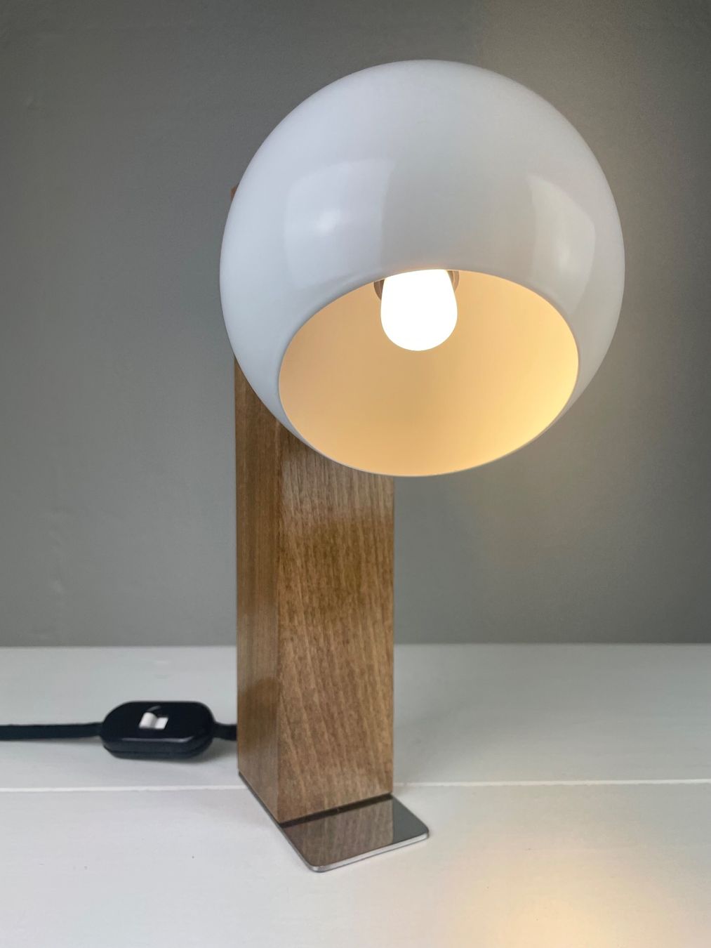 Lampade: Magnetic Eyeball Table Lamp – Usato da Genthod venduto da lightyear63 3