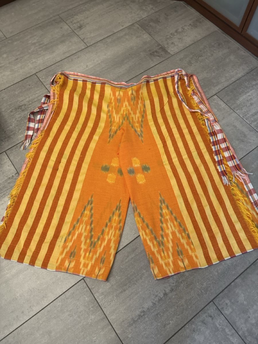 Pantaloni: Pantalon balinais taille S-M – Usato da Düdingen venduto da Yellow 1