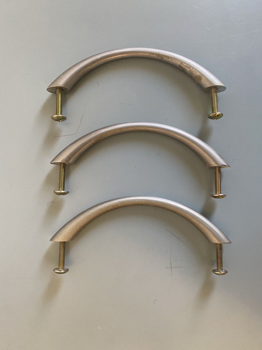 Ferramenta: 3 Schubladen Griffe Möbelgriff aus Metall – Usato da Zürich venduto da ann_9fv5