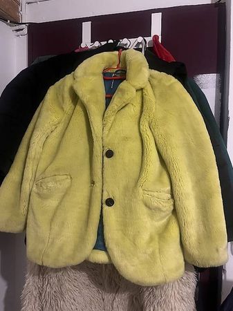 Olivegrüne Plüschjacke aus London - Fakepelz
