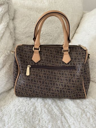 Schöne Handtasche  im Herbst Design
