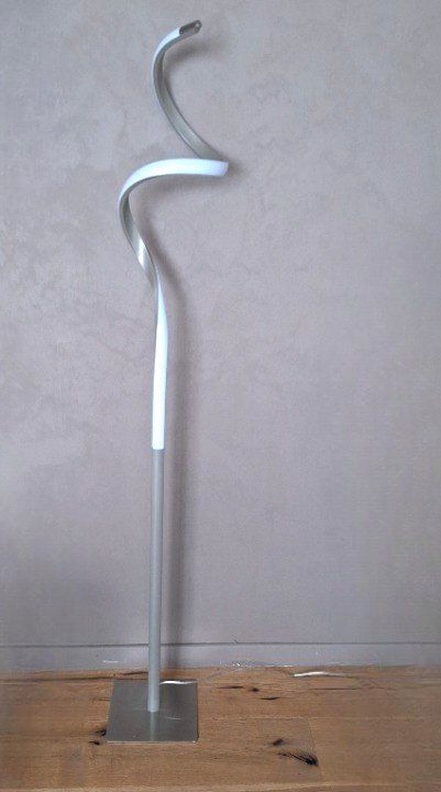 Lampes: Trio Course LED Stehlampe Dimmbar, Nickel matt – D'occasion à Herisau par kas_w6zx