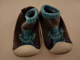 Hausschuhe / Lauflernschuhe Gr. 21, Dino-Motiv