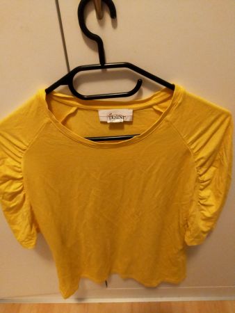 Sommerliches gelbes T-Shirt, Grösse 42, Top Zustand!