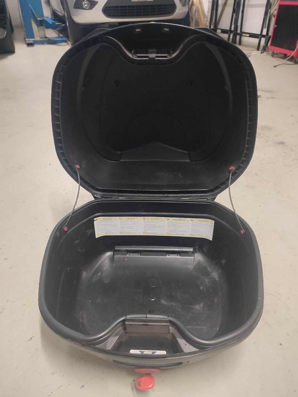 Givi Topcase: GIVI Topcase Motorrad Mofa Roller Töff neuwertig – Usato da Elfingen venduto da Cat33 5
