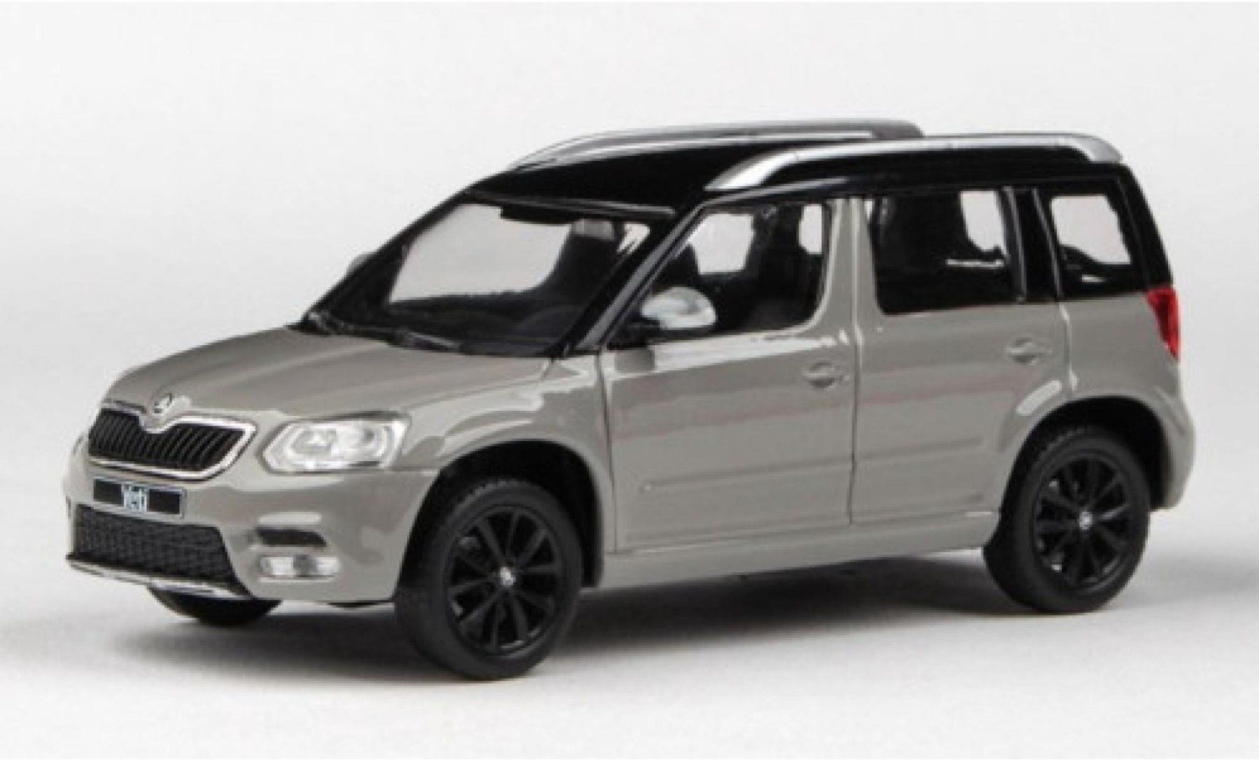 Skoda Modellini d'auto: Skoda Yeti Phase II  2013-2017 hellgrau / schwarz     1:43 – Nuovo e nell'imballaggio originale da Gerlafingen venduto da espero88