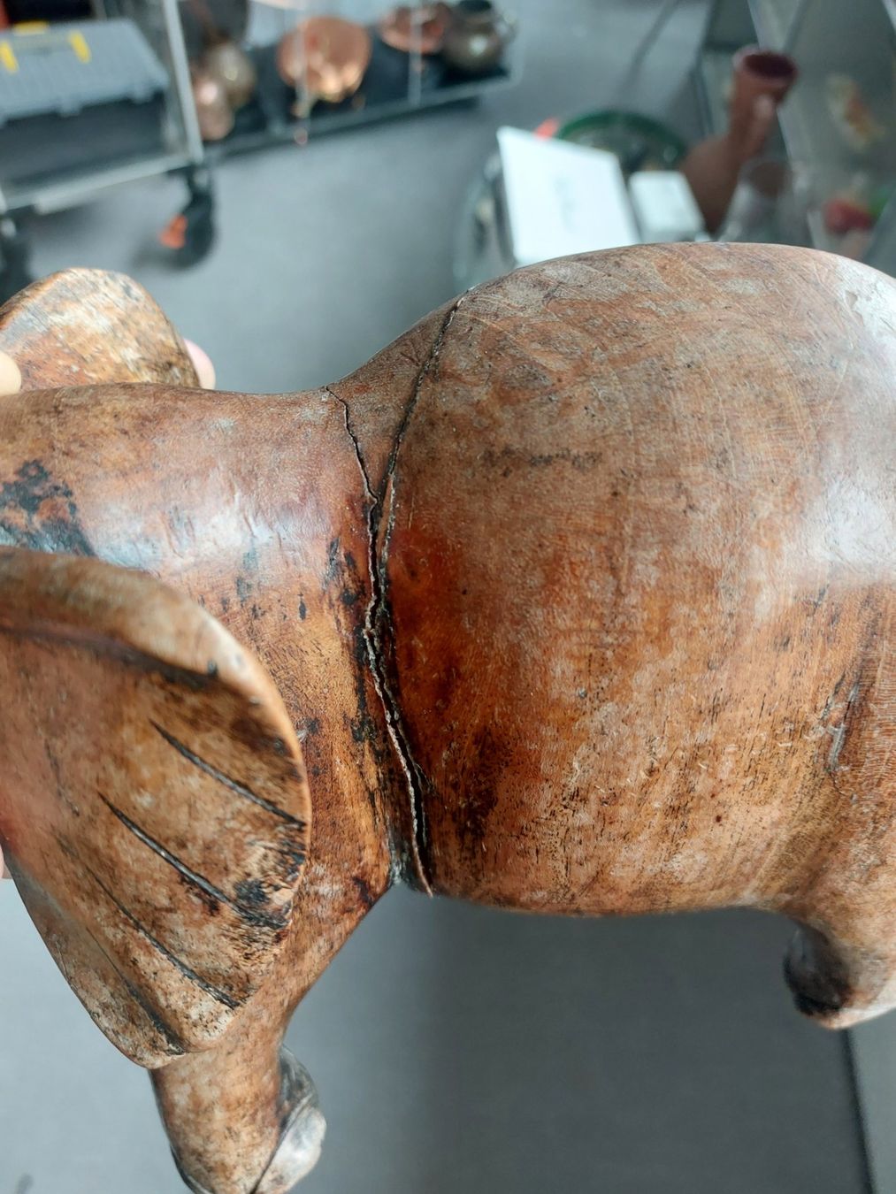 Figurines: Elefant aus Holz, Höhe 18 cm – D'occasion à Dietikon par Wildtransporte 4