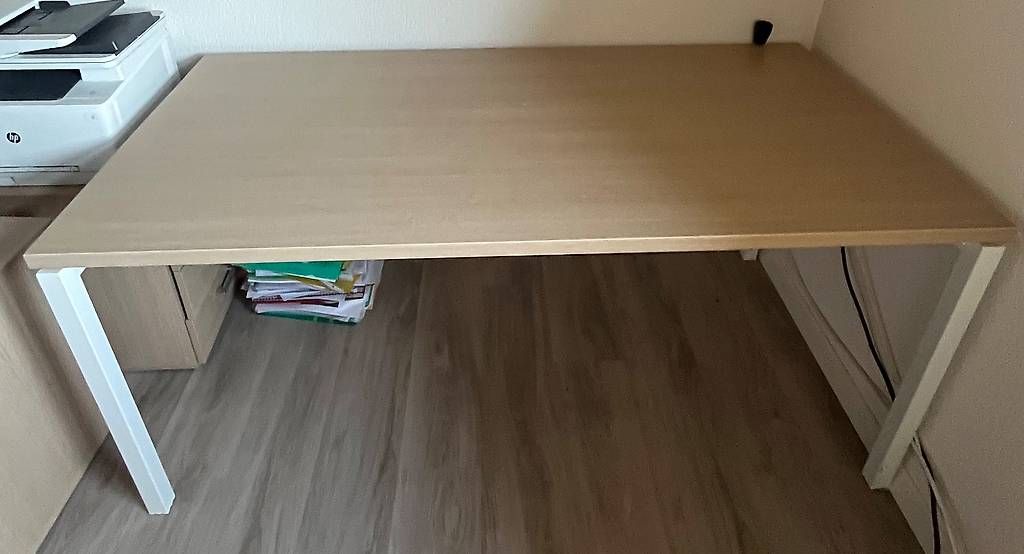 Pfister Scrivanie: Massiver Bürotisch Möbel Pfister – Usato da Lupfig venduto da menthae
