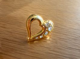 Goldfarbener Herz-Stecker / Schmuck-Pin mit strasssteinen