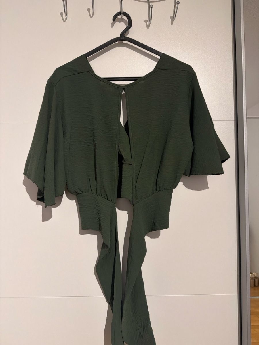 Top: Grünes Top – Nuovo (secondo la descrizione) da Döttingen venduto da chi_8d8b 2