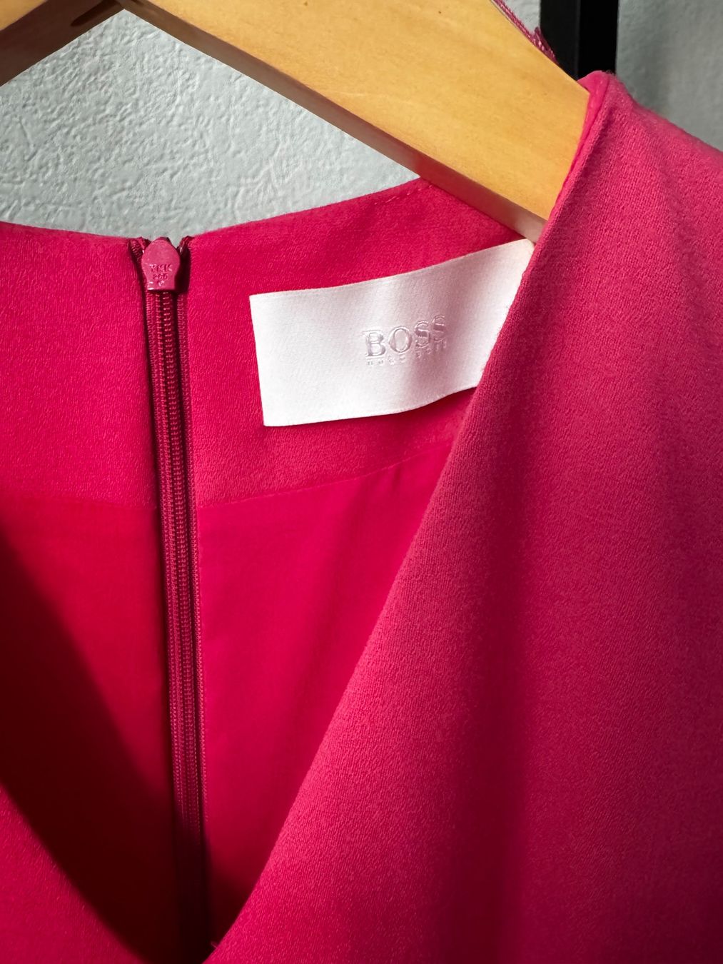 Hugo Boss Robes: Robe rose BOSS mi-longue neuve – Neuf (Voir description) à Echichens par unideks 3