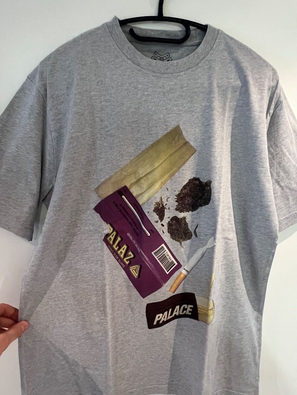 Palace T-shirt: Graues Palace T-Shirt – Usato da Dielsdorf venduto da Anthony111