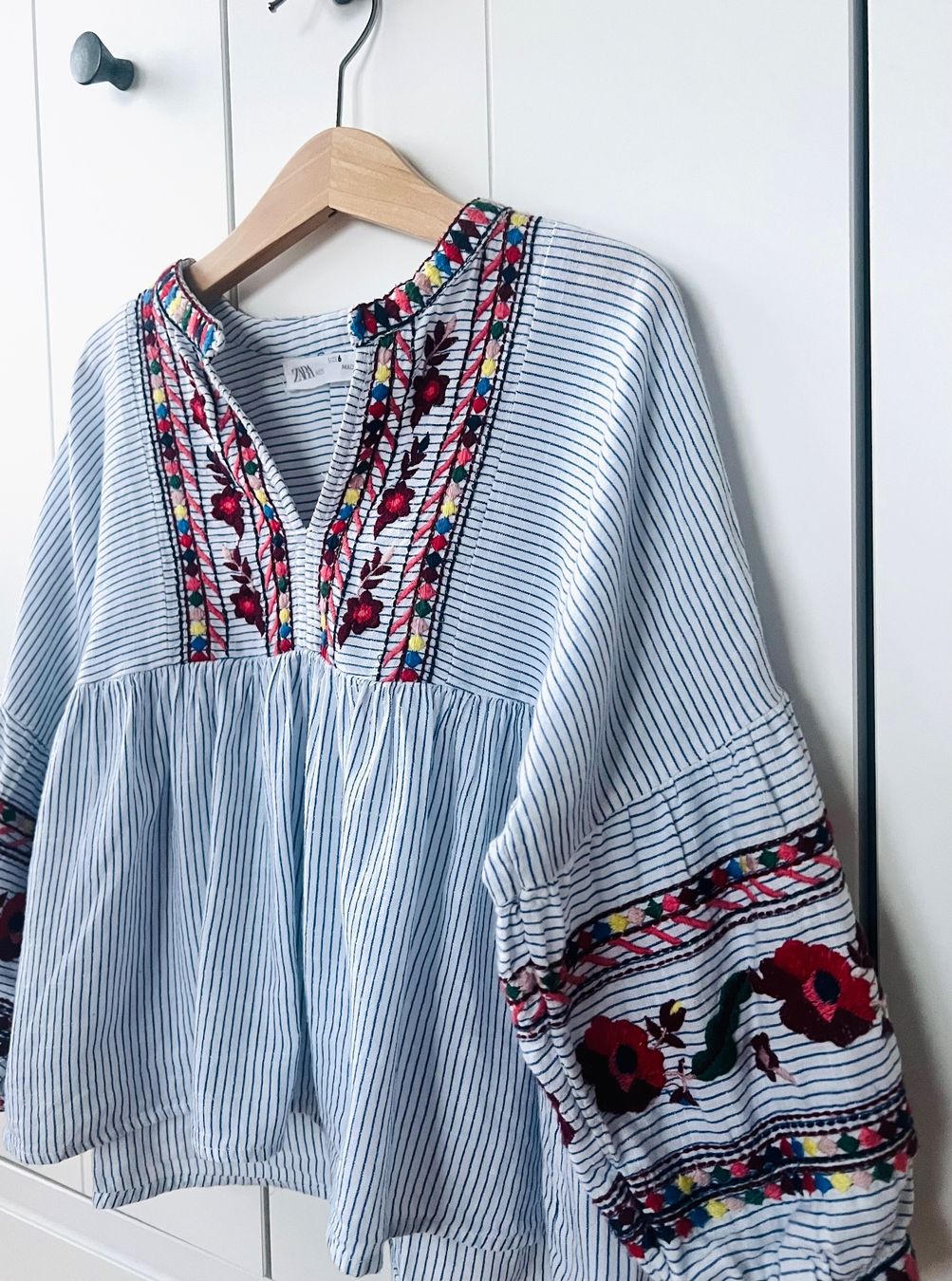 Zara Camicette, T-shirt & Top: Zara 116 Hemd blau Blumen bestickt – Usato da Burgdorf venduto da rulan