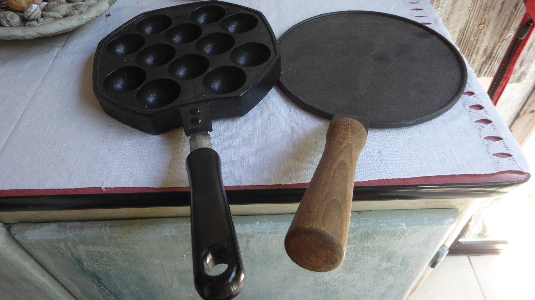 Kisag Küchengeräte: 2 Waffeleisen 1 KISAG – Gebraucht aus Sargans von Benziner