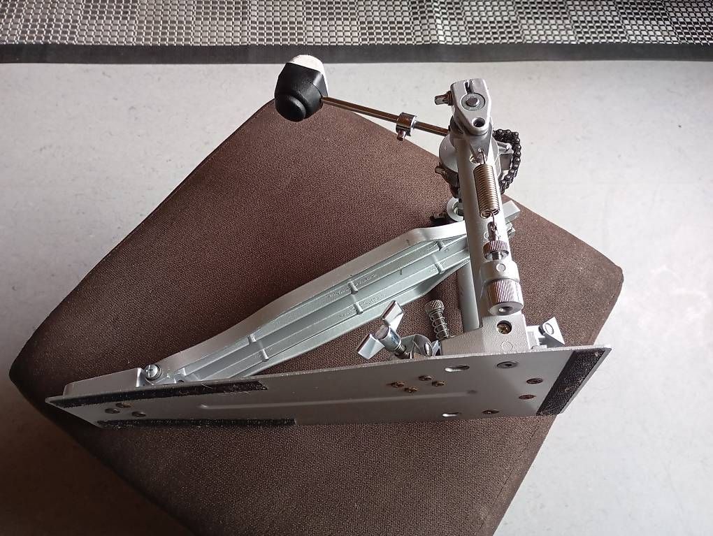 Strumenti musicali: Basdrum Pedal OFFSET Neuwertig NP 208chf. – Usato da Ipsach venduto da Trombon 2