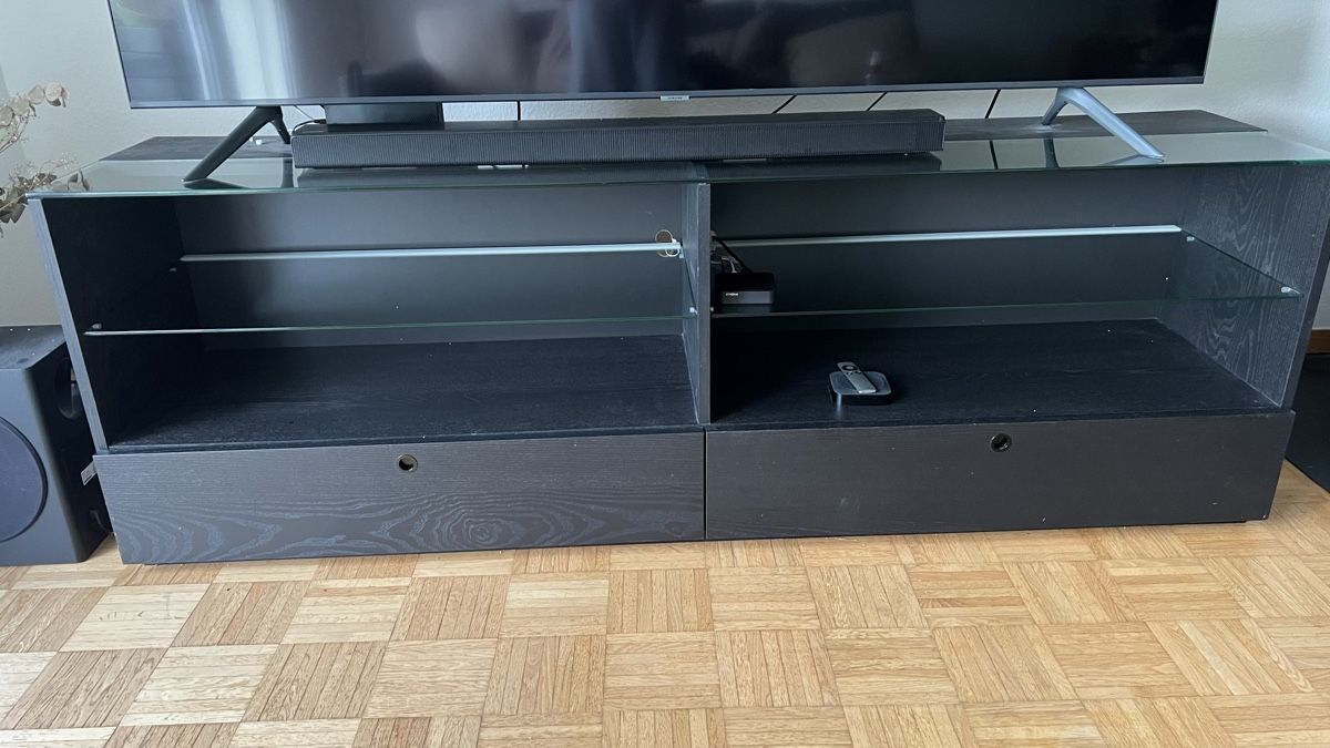 Ikea Mobili TV: Fernsehmöbel von Ikea mit Beleuchtung – Usato da Oetwil am See venduto da NaJa20 2