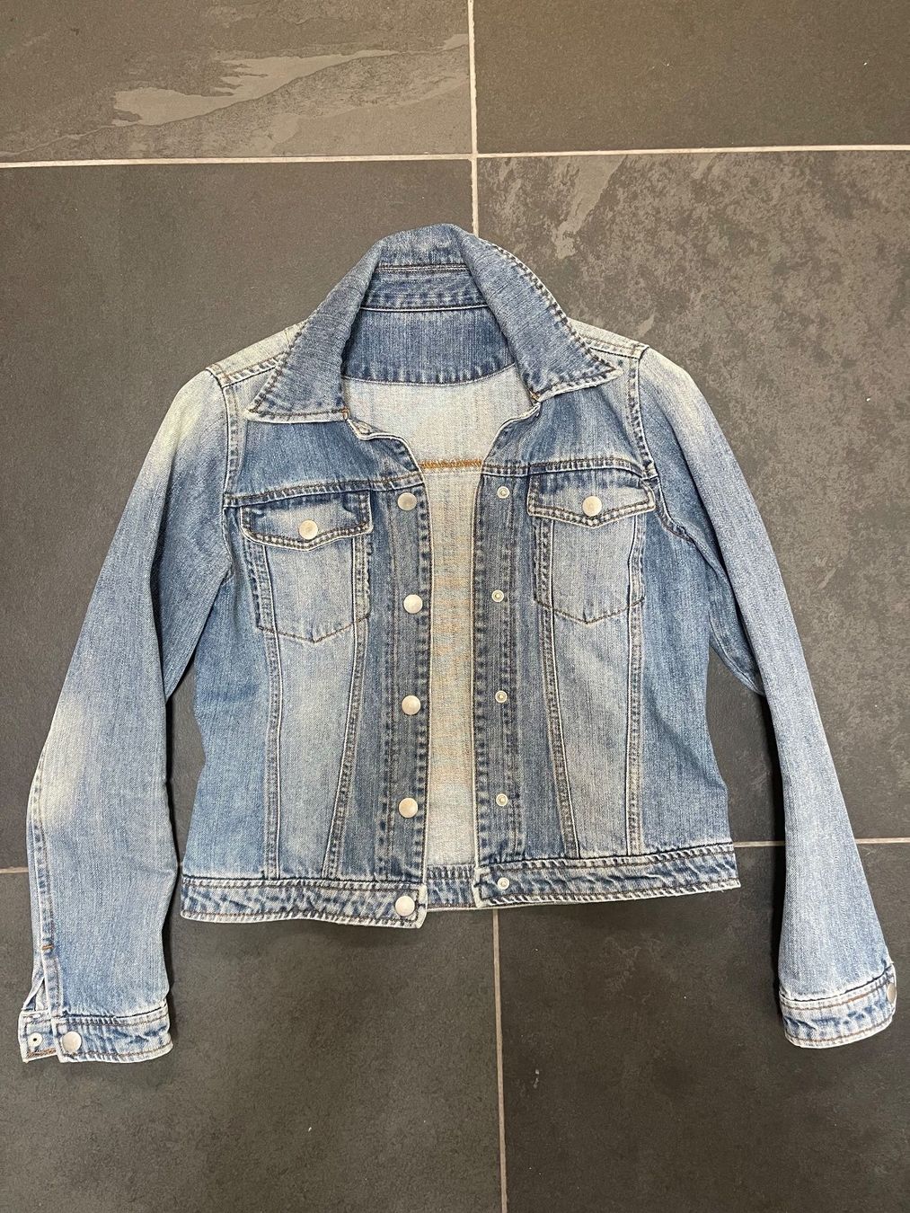 Giacche: hochwertige Jeansjacke Gr 36 – Usato da Trin venduto da Plusminus2 4