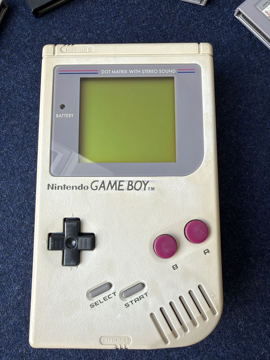 Nintendo Consoles: GameBoy Classic + Legendary Games – D'occasion à Zürich par jankais3r 2