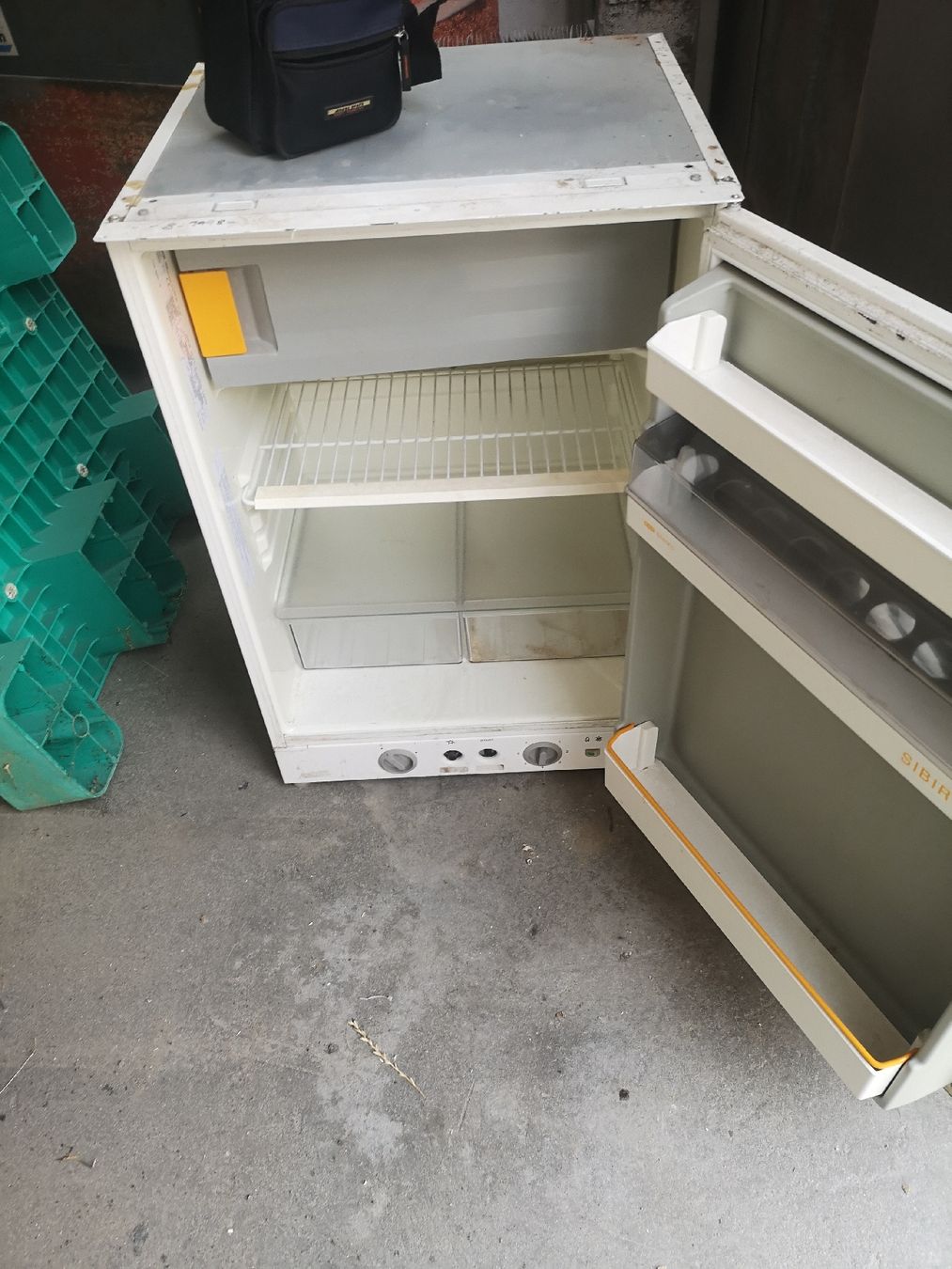 Kühlschrank: Sibir Gas Kühlschrank – Gebraucht aus Castione von  1