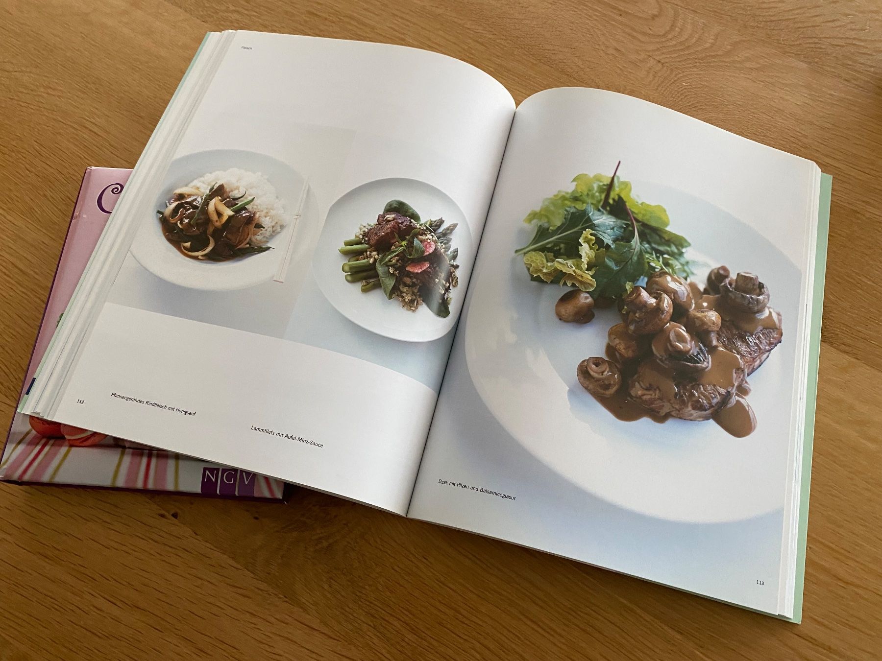 Libri: 2 Kochbücher "Donna Hay und Cake Pops" – Usato da Richterswil venduto da Busanca 3