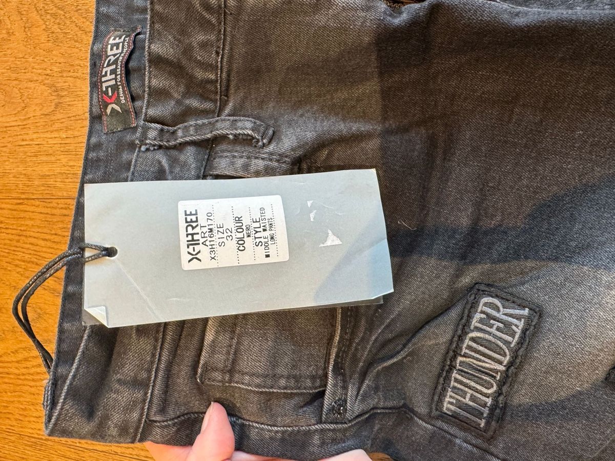 Jeans: 5x schwarze Jeans Grösse 30/32 – Usato da Niederbüren venduto da poschti 3
