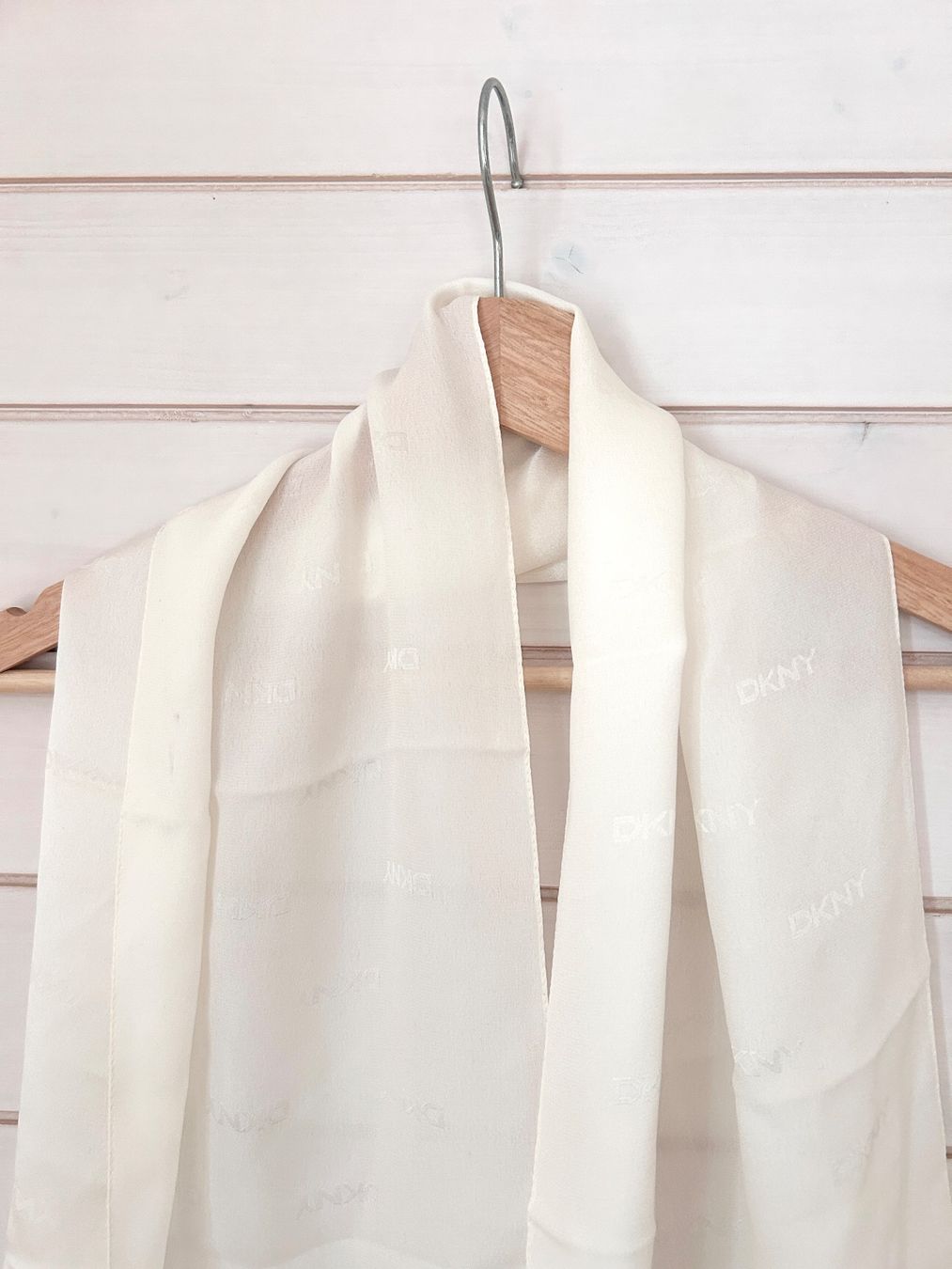 DKNY Foulard & Sciarpe: DKNY 100% Seide Foulard – Nuovo (secondo la descrizione) da Illnau venduto da Monkky 3