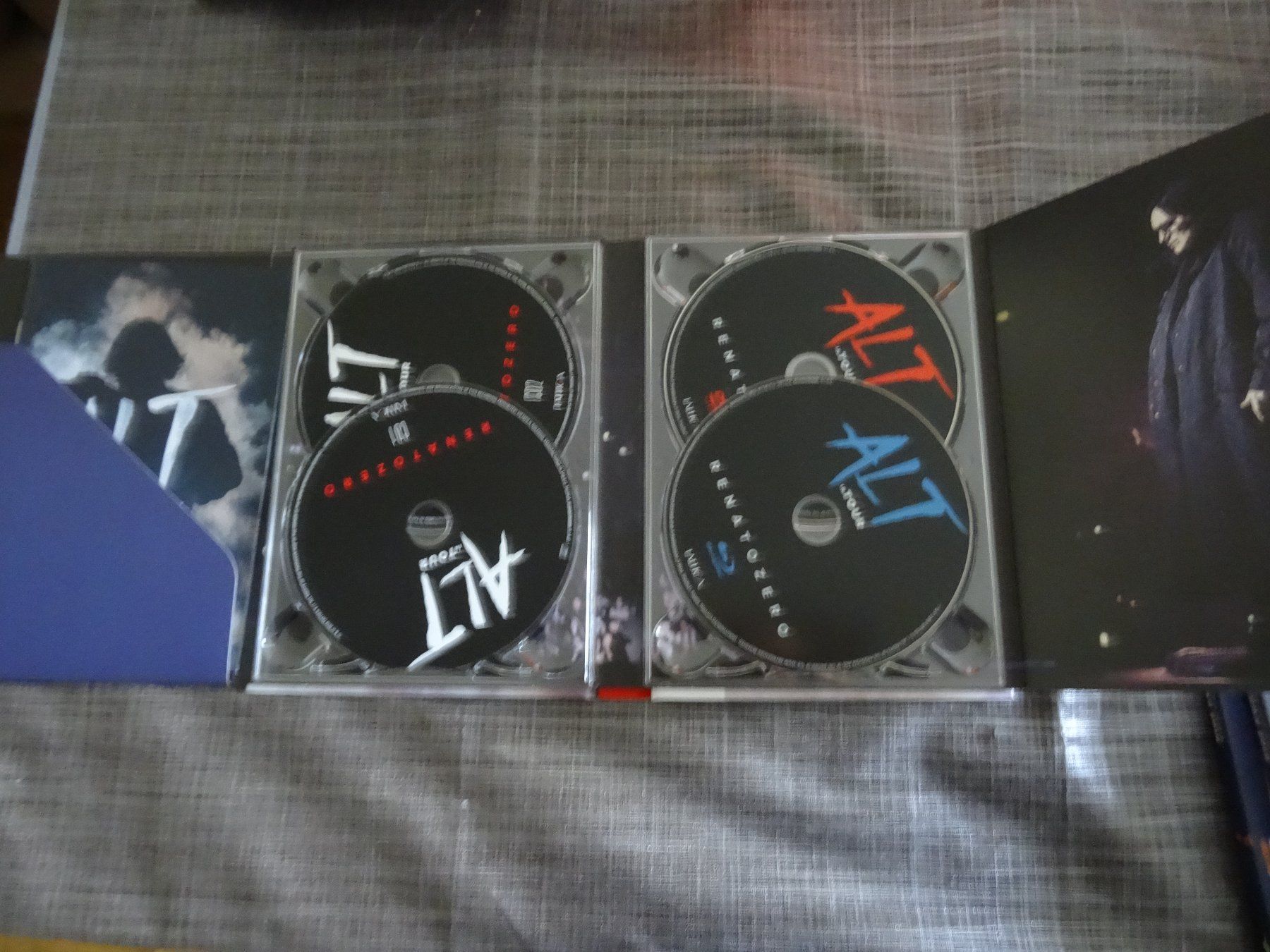 Tous les DVDs: Renatozero - Alt in Tour BLU-RAY/DVD/CD – D'occasion à Olten par Disc-Verkauf 1