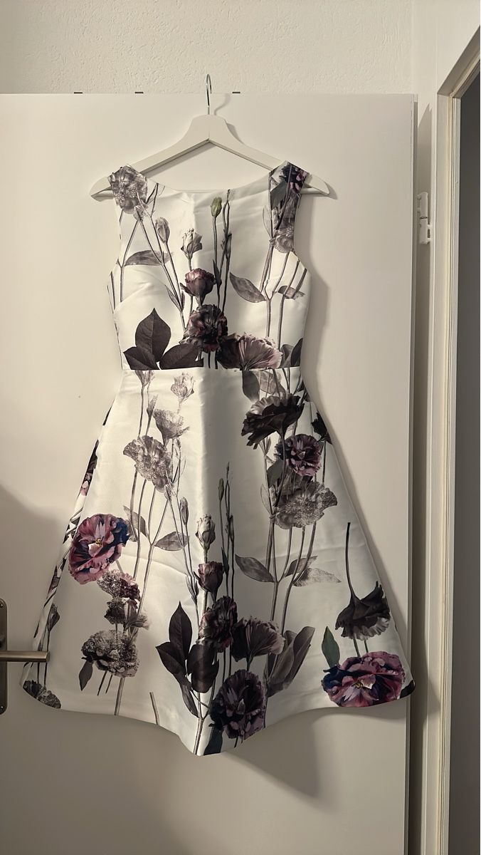 Vestiti: Wunderschönes Sommerkleid mit Blumenprint, Grösse 34 – Usato da wettingen venduto da Janah13